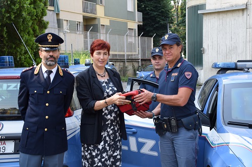 Un defibrillatore a disposizione della polizia astigiana