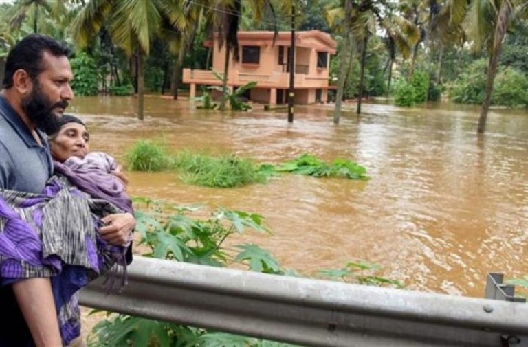 India: Kerala flagellato da alluvioni. Caritas accanto a popolazione colpita  