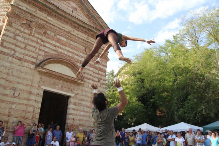 A Viarigi è di scena l’arte di strada con Saltinpiazza