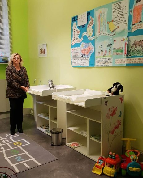 Spazi pubblici per allattare i bebé: Angela Motta scrive ai sindaci dell’Astigiano