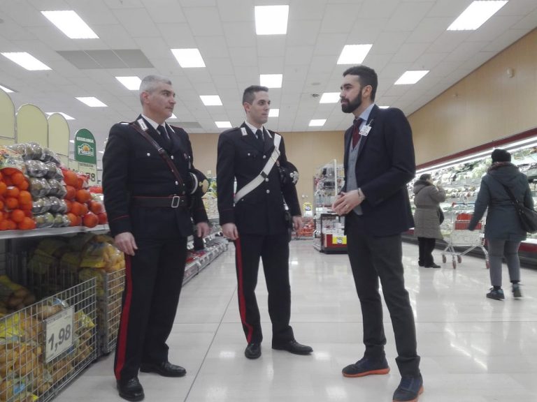 Asti, pagano solo mezza spesa: albanesi denunciate dai carabinieri