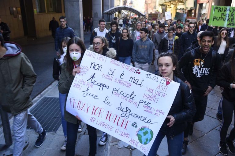 Asti, studenti in sciopero per il clima