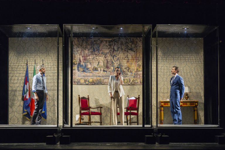 Al Teatro Alfieri di Asti Stefania Rocca protagonista del raffinato gioco di potere “Squalificati”