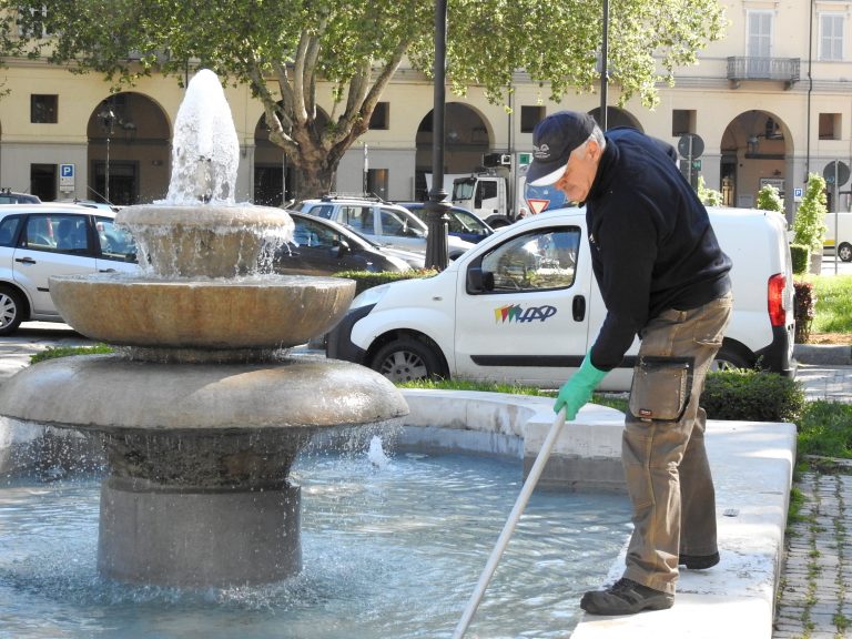 Le fontane ornamentali di Asti riattivate dagli operatori Asp