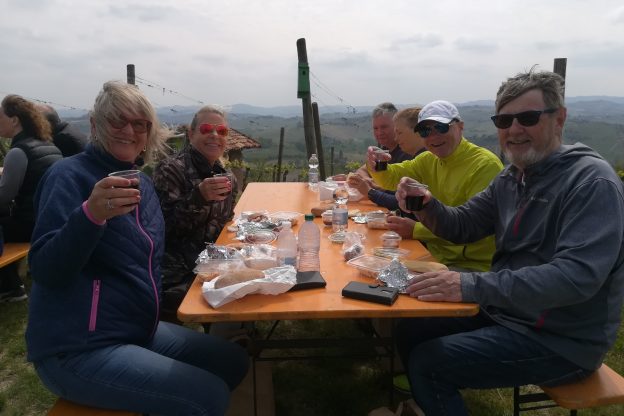 Successo ad Agliano per la Camminata fra i vigneti