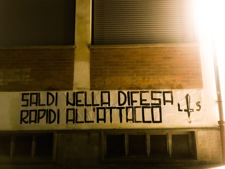 Asti, striscione di Lotta Studentesca davanti all’Artom