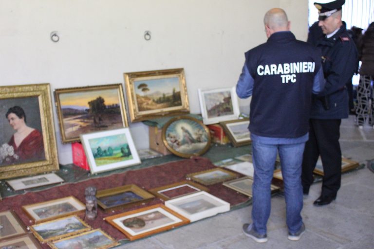 Controlli al mercatino dell’usato di Moncalvo: i carabinieri sanzionano tre commercianti