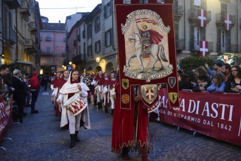 Asti, oggi si corre il Palio