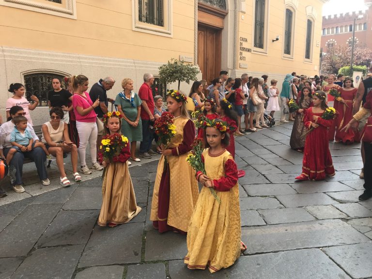 Palio, ecco le prime immagini della sfilata dei bambini