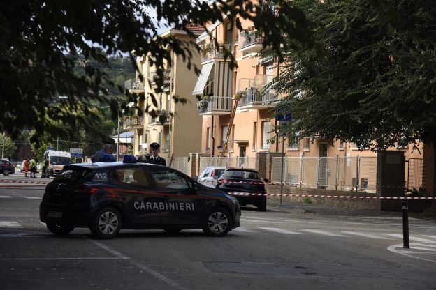 Nizza Monferrato, operaio si barrica in casa col figlioletto e minaccia di farsi esplodere: salvato dai carabinieri