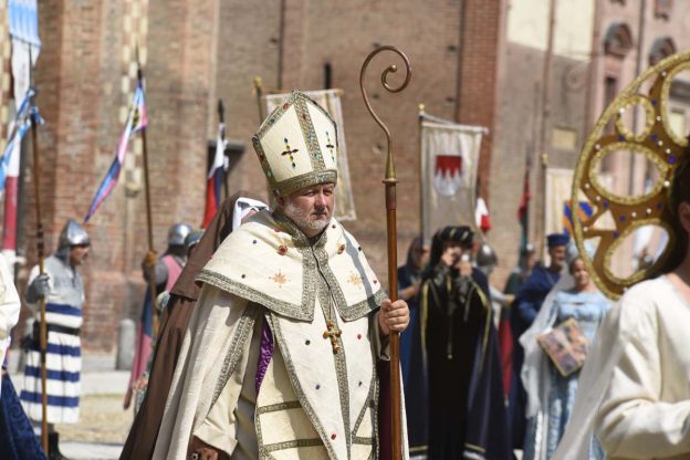 Sfila il corteo storico del Palio