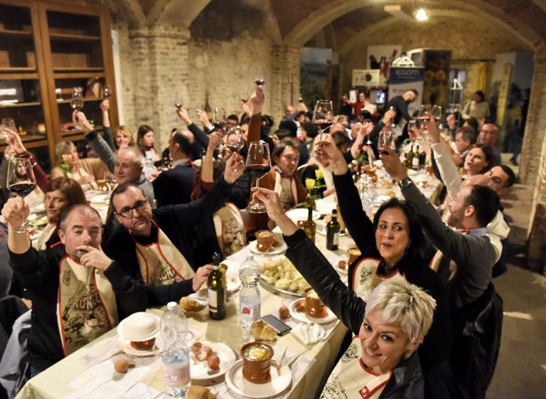 Il Bagna Cauda Day più forte del maltempo: la fotogallery