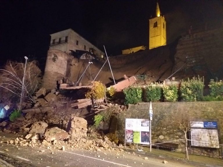 A Moncalvo crolla il muraglione della strada di accesso alla cittadina