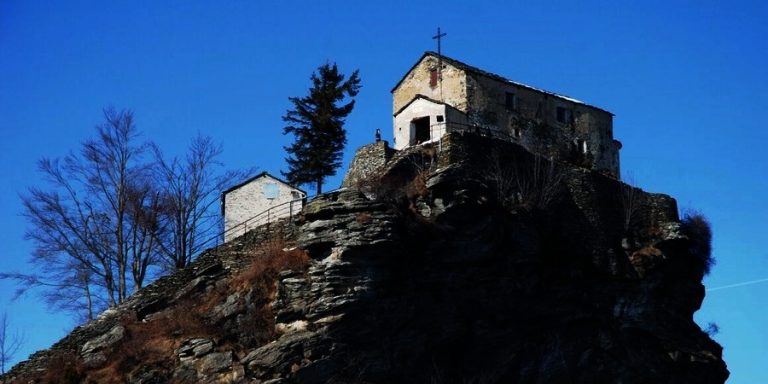 Da Montiglio e Torino in dono aiuola votiva a Maria Ausiliatrice