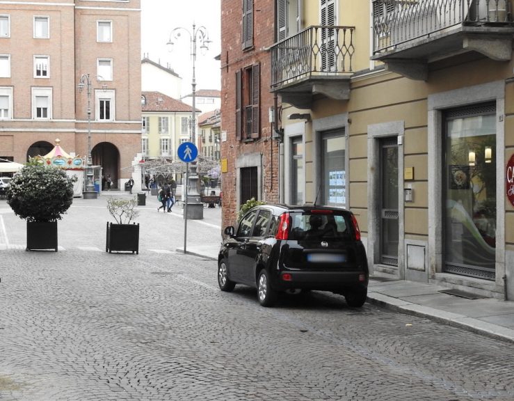 Asti, nel periodo pre-natalizio sosta gratuita nei parcheggi delle zone di corona