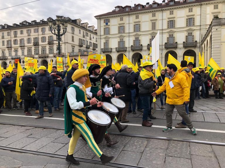 La locandina della Gazzetta d’Asti: i principali argomenti della settimana