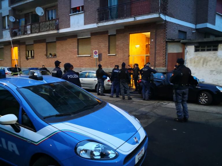 Asti, controlli straordinari della polizia in uno stabile di corso Casale