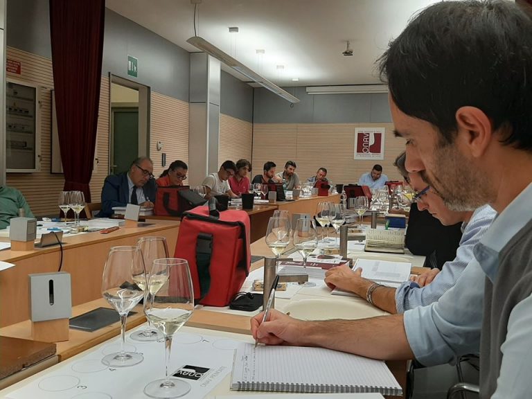 Presentazione del Corso per Assaggiatori di vino Onav a FuoriLuogo