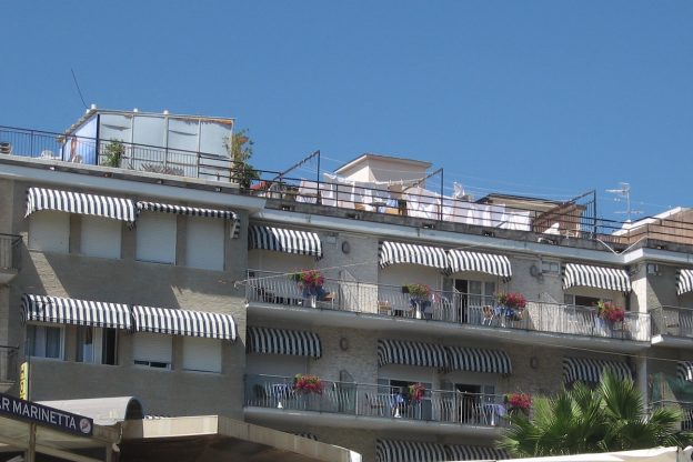 Coronavirus, la preoccupazione di un astigiano per le condizioni della nonna “in quarantena” ad Alassio