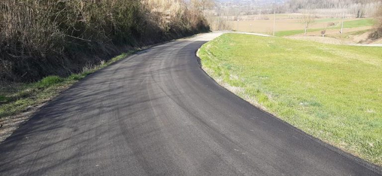 Asti, proseguono i lavori di asfaltatura delle strade frazionali