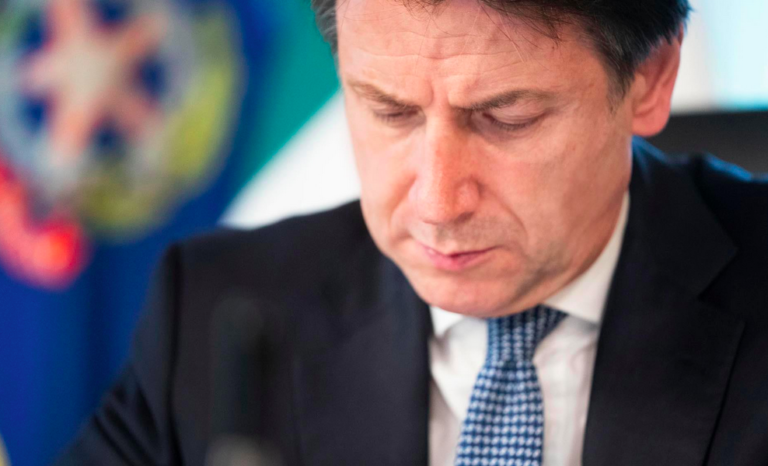 Fase 2, Conte su Facebook: “Irresponsabile riaprire adesso”