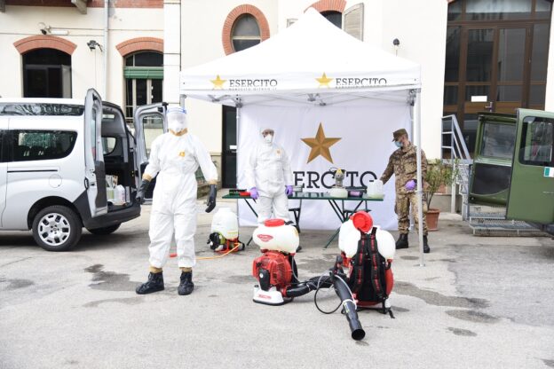 Coronavirus, la sanificazione dell’esercito alla Casa di Riposo Città di Asti: la fotogallery