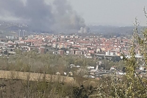 Asti, incendio in un capannone di località Rilate