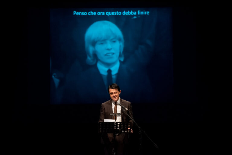 Al Teatro Alfieri di Asti va in scena l’omaggio al genio di David Bowie e Paolo Poli