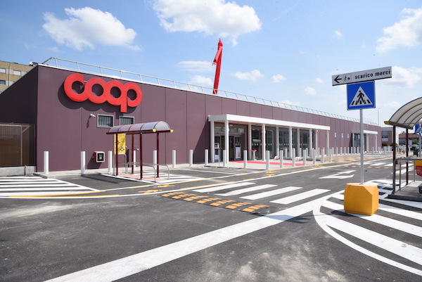 Asti, riapre oggi la Coop di via Monti: la fotogallery