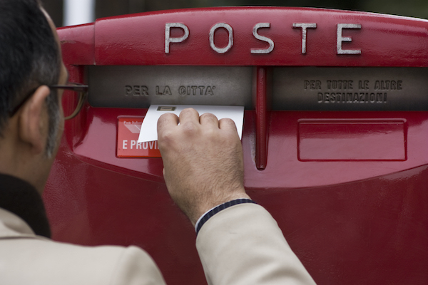 Poste Italiane rifà il look alle cassette postali nella provincia di Asti