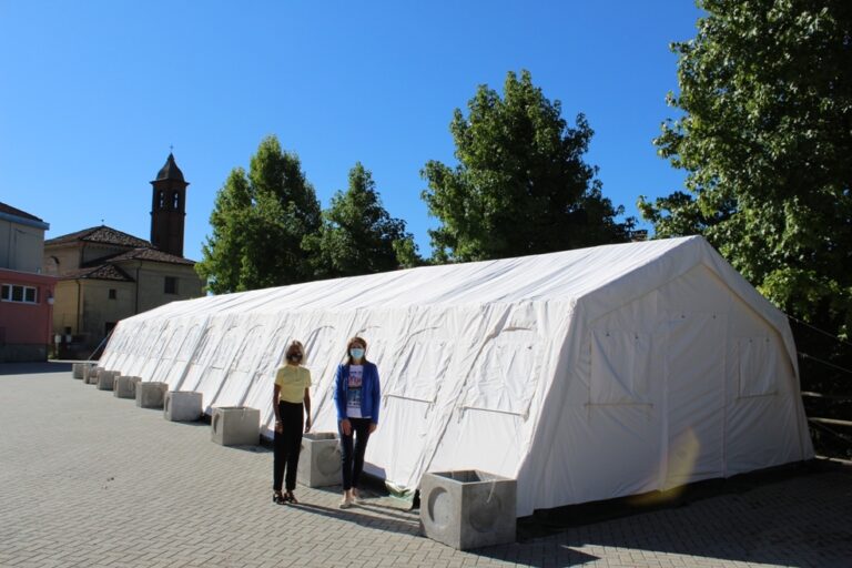 A Villafranca la scuola riparte: i bambini mangeranno in sicurezza sotto la tenda