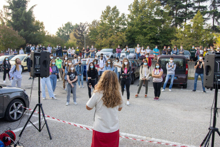 Ritorno a scuola per i ragazzi dello Scientifico nell’anno 0 dell’era covid