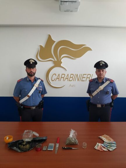 Pubblica un video su Tik Tok con  droga e denaro: arrestato dai carabinieri per spaccio