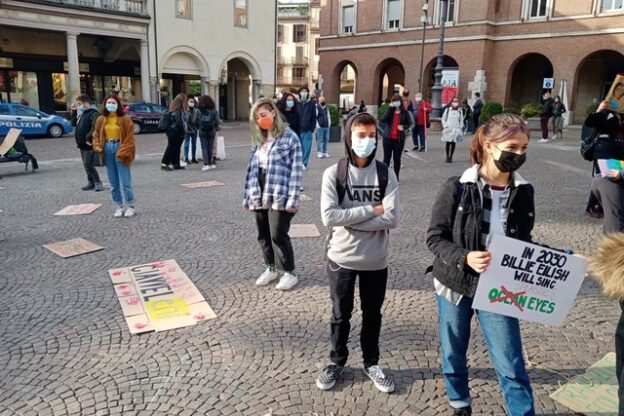 Asti, gli attivisti di Fridays for Future tornano in piazza