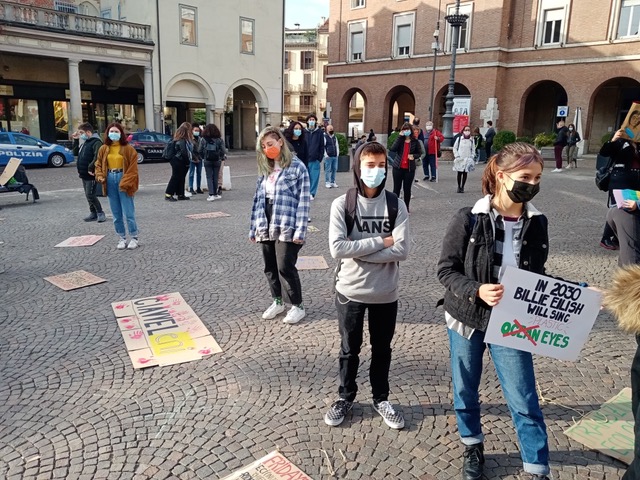 Asti, gli attivisti di Fridays for Future tornano in piazza