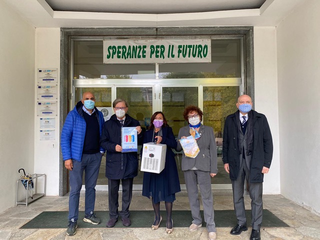 Sanificatori donati alle scuole dal Rotary di Canelli-Nizza