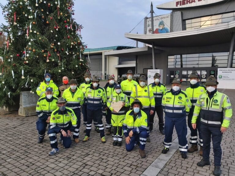 Gli alpini astigiani impegnati all’ospedale da campo di Bergamo