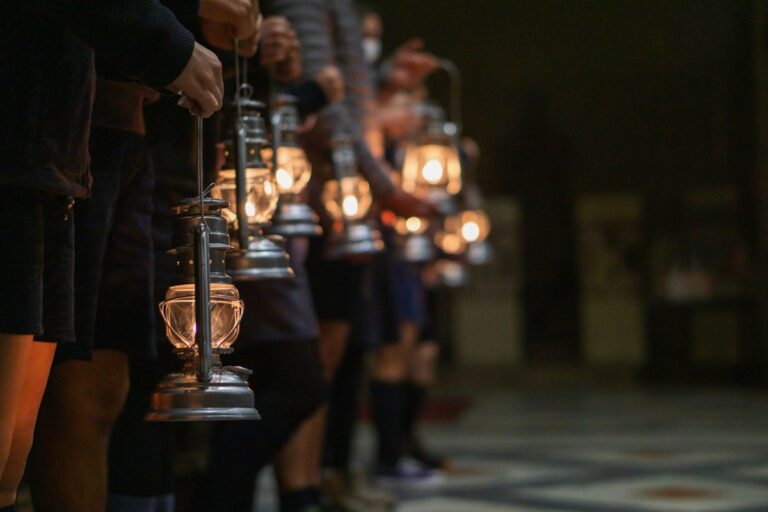 La Luce della Pace di Betlemme si diffonde grazie alle Sentinelle di Speranza