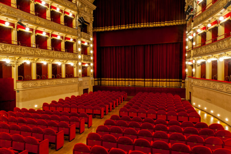 Asti, ultimi giorni per prenotare gli abbonamenti alla Stagione 2021 del Teatro Alfieri