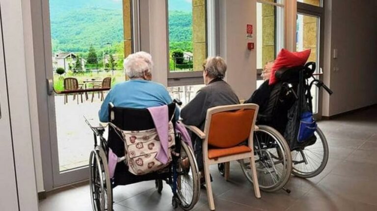 Rsa: tamponi rapidi gratuiti per le visite dei parenti