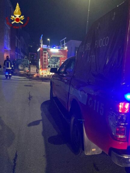 Asti, incendio in un’autorimessa: intervengono i vigili del fuoco