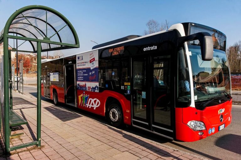 Con la sospensione delle lezioni in presenza non circolano i bus scolastici di Asp