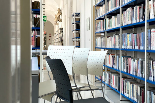 Alla Biblioteca Astense restano attivi il prestito sulla soglia e il servizio a domicilio per gli utenti fragilI