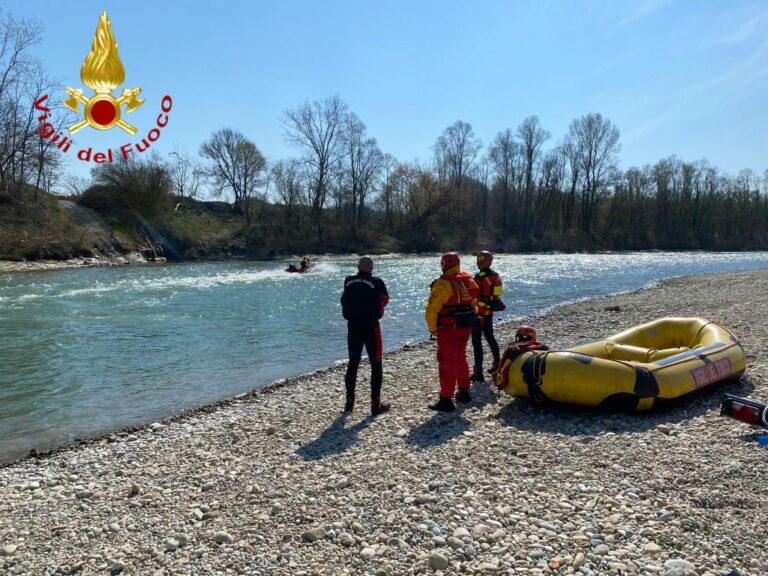 Asti, terminate le esercitazioni dei vigili del fuoco sul Tanaro