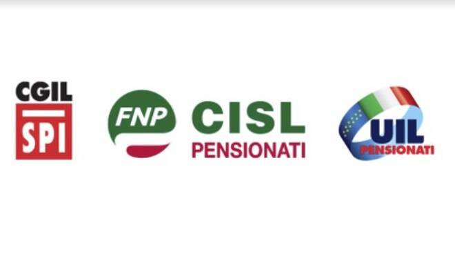 Asti, flash mob delle organizzazioni dei pensionati di Cgil, Cisl e Uil