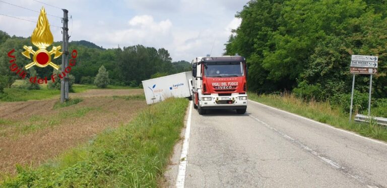 Camion fuori strada a passerano Marmorito