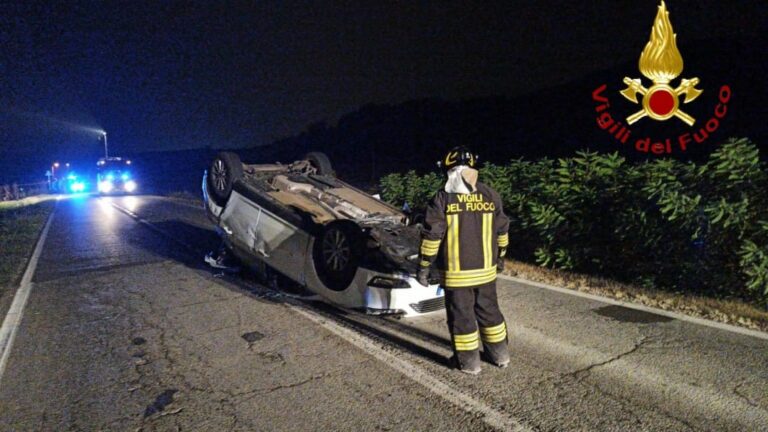 Auto si ribalta tra Montaldo Scarampi e Mombercelli: a bordo anche un bambino