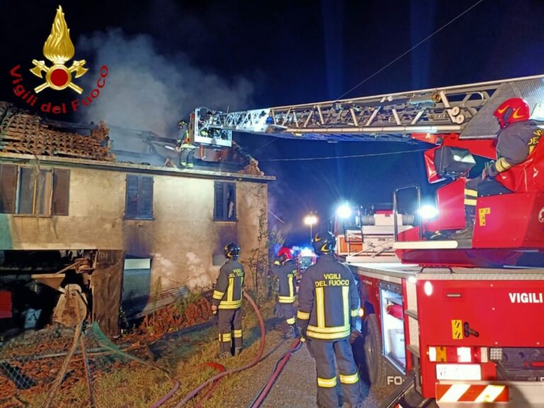 Incendio in una cascina di San Paolo Solbrito: evacuata una coppia di anziani