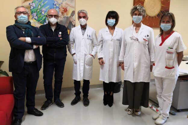 Asti, le note e il conforto della musica per i pazienti dell’Oncologia del Massaia