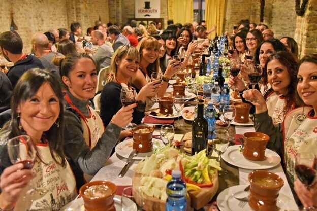 Asti, già aperte le prenotazioni per i due weekend del Bagna Cauda Day